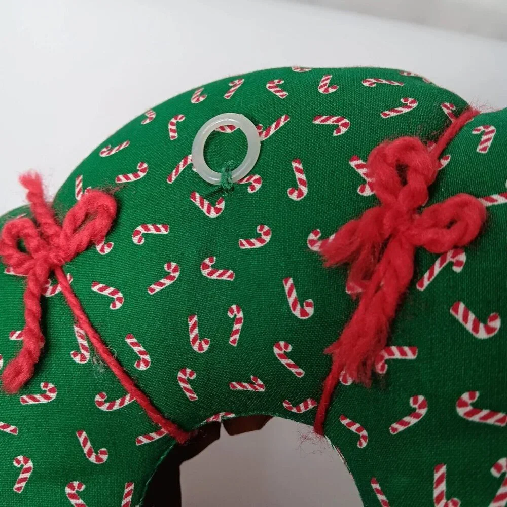 Vintage Handmade Christmas Teddy Bear Wreath Stuffed Green Fabric Hearts Love